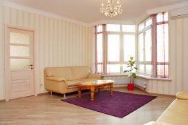 Квартира посуточно в Львове на просп. Бажана, 8Б
